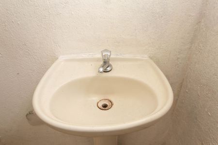 Banheiro de casa para alugar com 1 quarto, 45m² em Vila Zat, São Paulo