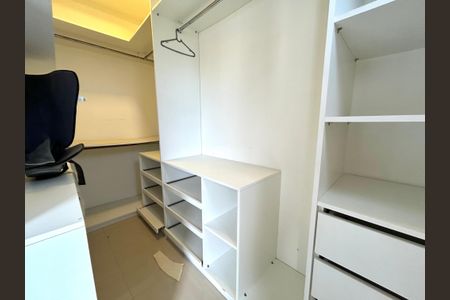Casa de condomínio para alugar com 210m², 4 quartos e 3 vagas Casa de condomínio para alugar com 210m², 4 quartos e 3 vagasSuíte Closet