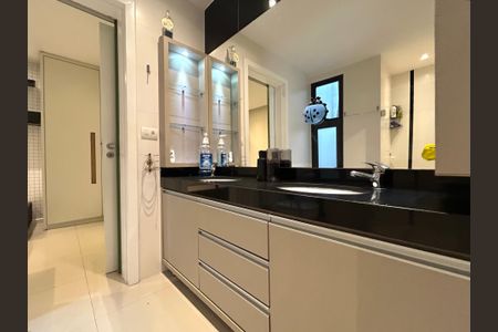 Casa de condomínio para alugar com 210m², 4 quartos e 3 vagas Casa de condomínio para alugar com 210m², 4 quartos e 3 vagasBanheiro Social