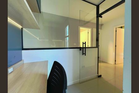 Casa de condomínio para alugar com 210m², 4 quartos e 3 vagas Casa de condomínio para alugar com 210m², 4 quartos e 3 vagasEscritório