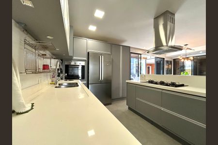 Casa de condomínio para alugar com 210m², 4 quartos e 3 vagas Casa de condomínio para alugar com 210m², 4 quartos e 3 vagasCozinha