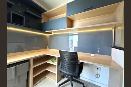 Casa de condomínio para alugar com 210m², 4 quartos e 3 vagas Casa de condomínio para alugar com 210m², 4 quartos e 3 vagasEscritório