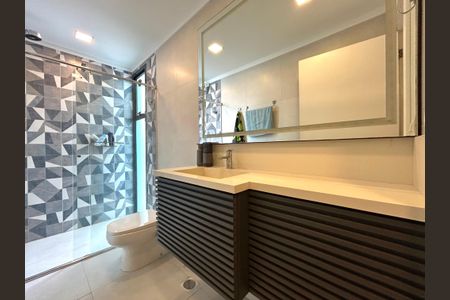 Casa de condomínio para alugar com 210m², 4 quartos e 3 vagas Casa de condomínio para alugar com 210m², 4 quartos e 3 vagasBanheiro da Suíte