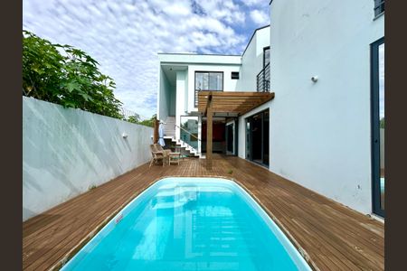 Casa de condomínio para alugar com 210m², 4 quartos e 3 vagas Casa de condomínio para alugar com 210m², 4 quartos e 3 vagasPiscina