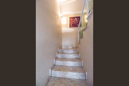 Escada de casa para alugar com 2 quartos, 370m² em Parque Viana, Barueri