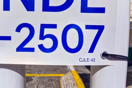 Apartamento para alugar com 48m², 2 quartos e 1 vagaFachada do Prédio com placa