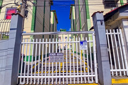 Apartamento para alugar com 48m², 2 quartos e 1 vagaFachada do Prédio com placa