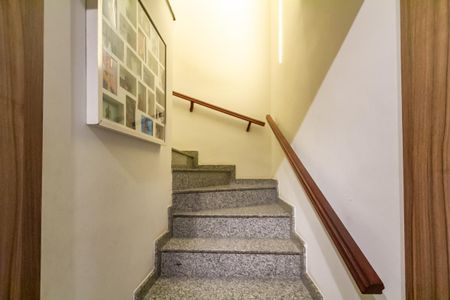 Casa à venda com 120m², 3 quartos e 3 vagasEscada