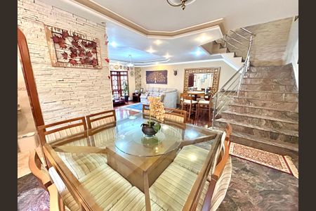 Casa à venda com 392m², 3 quartos e 7 vagas Casa à venda com 392m², 3 quartos e 7 vagasSala