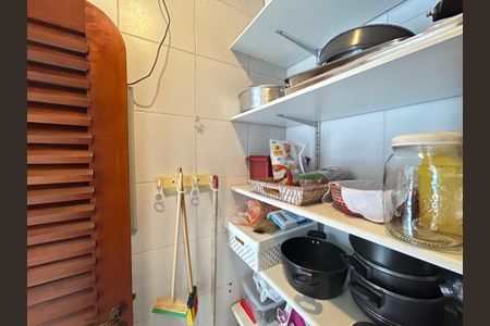 Casa à venda com 392m², 3 quartos e 7 vagas Casa à venda com 392m², 3 quartos e 7 vagasDespensa