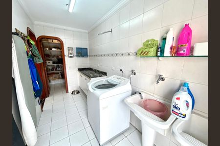 Casa à venda com 392m², 3 quartos e 7 vagas Casa à venda com 392m², 3 quartos e 7 vagasÁrea de Serviço