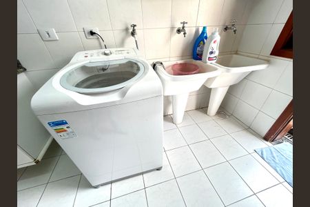 Casa à venda com 392m², 3 quartos e 7 vagas Casa à venda com 392m², 3 quartos e 7 vagasÁrea de Serviço