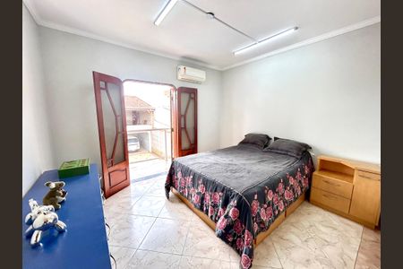 Casa à venda com 392m², 3 quartos e 7 vagas Casa à venda com 392m², 3 quartos e 7 vagasQuarto 2