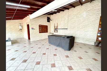 Casa à venda com 392m², 3 quartos e 7 vagas Casa à venda com 392m², 3 quartos e 7 vagasÁrea comum