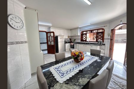 Casa à venda com 392m², 3 quartos e 7 vagas Casa à venda com 392m², 3 quartos e 7 vagasCozinha