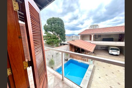 Casa à venda com 392m², 3 quartos e 7 vagas Casa à venda com 392m², 3 quartos e 7 vagasVaranda do quarto 2