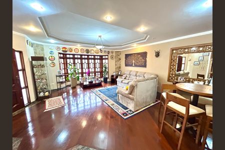 Casa à venda com 392m², 3 quartos e 7 vagas Casa à venda com 392m², 3 quartos e 7 vagasSala