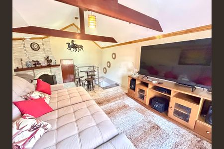 Casa à venda com 392m², 3 quartos e 7 vagas Casa à venda com 392m², 3 quartos e 7 vagasÁrea comum