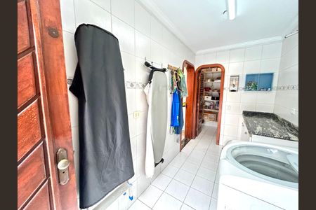 Casa à venda com 392m², 3 quartos e 7 vagas Casa à venda com 392m², 3 quartos e 7 vagasÁrea de Serviço