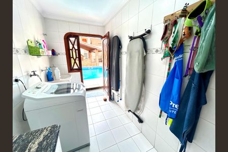 Casa à venda com 392m², 3 quartos e 7 vagas Casa à venda com 392m², 3 quartos e 7 vagasÁrea de Serviço