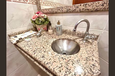 Casa à venda com 392m², 3 quartos e 7 vagas Casa à venda com 392m², 3 quartos e 7 vagasLavabo