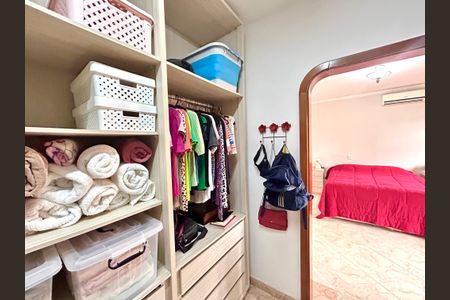 Casa à venda com 392m², 3 quartos e 7 vagas Casa à venda com 392m², 3 quartos e 7 vagasCloset da suíte