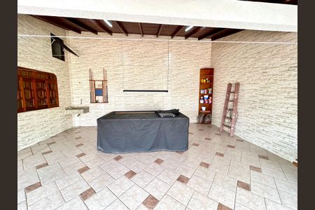 Casa à venda com 392m², 3 quartos e 7 vagas Casa à venda com 392m², 3 quartos e 7 vagasÁrea comum