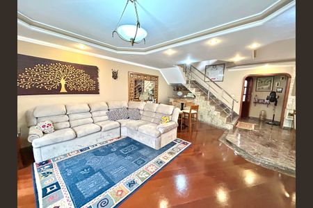 Casa à venda com 392m², 3 quartos e 7 vagas Casa à venda com 392m², 3 quartos e 7 vagasSala