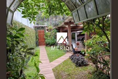 Casa à venda com 301m², 4 quartos e 4 vagas