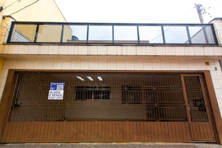 Casa para alugar com 220m², 3 quartos e 3 vagasFachada