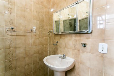 Casa para alugar com 220m², 3 quartos e 3 vagasBanheiro 1