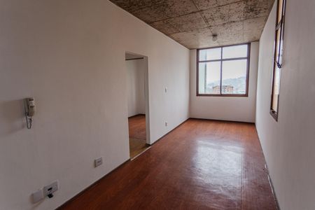 Sala de apartamento à venda com 1 quarto, 40m² em Colégio Batista, Belo Horizonte