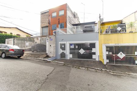 Casa para alugar com 200m², 2 quartos e 2 vagas Casa para alugar com 200m², 2 quartos e 2 vagasFachada + Placa
