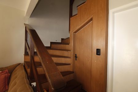 Casa de condomínio para alugar com 200m², 3 quartos e 1 vagaEscada