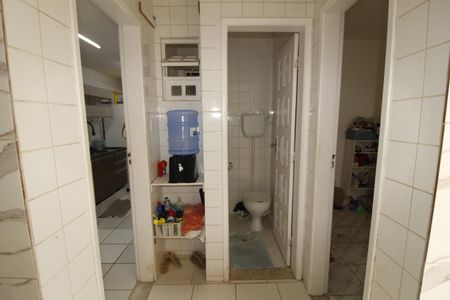 Casa de condomínio para alugar com 200m², 3 quartos e 1 vagaBanheiro de serviço