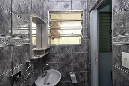 Casa para alugar com 122m², 4 quartos e 4 vagasBanheiro da Edícula