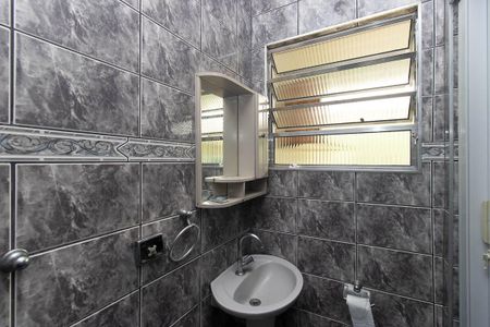 Casa para alugar com 122m², 4 quartos e 4 vagasBanheiro da Edícula