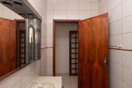 Casa para alugar com 122m², 4 quartos e 4 vagasBanheiro Social