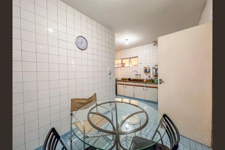 Apartamento à venda com 221m², 4 quartos e 2 vagas