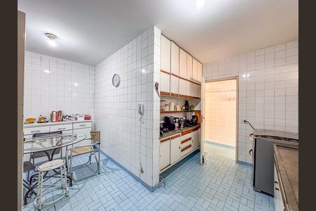 Apartamento à venda com 221m², 4 quartos e 2 vagas