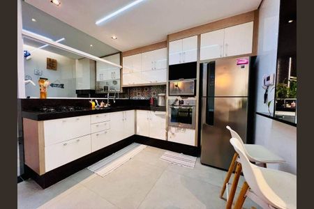 Casa à venda com 221m², 4 quartos e 3 vagas