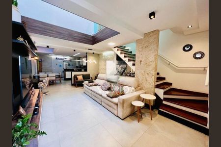 Casa à venda com 221m², 4 quartos e 3 vagas