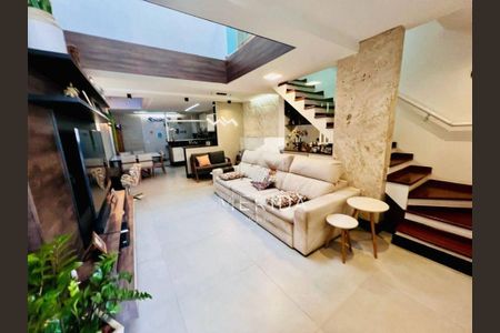 Casa à venda com 4 quartos, 221m² em Vila Alpina, Santo André