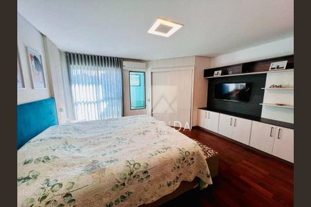 Casa à venda com 221m², 4 quartos e 3 vagas