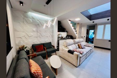 Casa à venda com 221m², 4 quartos e 3 vagas