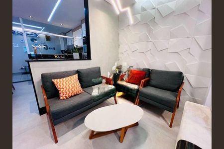 Casa à venda com 221m², 4 quartos e 3 vagas