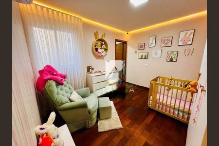 Casa à venda com 221m², 4 quartos e 3 vagas