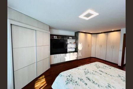 Casa à venda com 221m², 4 quartos e 3 vagas