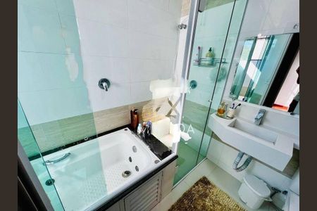 Casa à venda com 221m², 4 quartos e 3 vagas