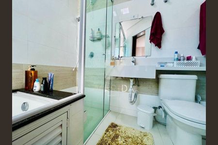 Casa à venda com 221m², 4 quartos e 3 vagas